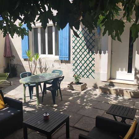 Mas Provencal Au Coeur Des Vergers Vallabregues ภายนอก รูปภาพ