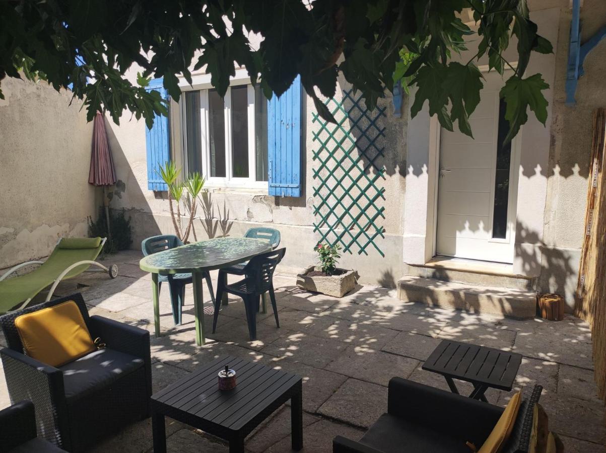 Mas Provencal Au Coeur Des Vergers Vallabregues ภายนอก รูปภาพ